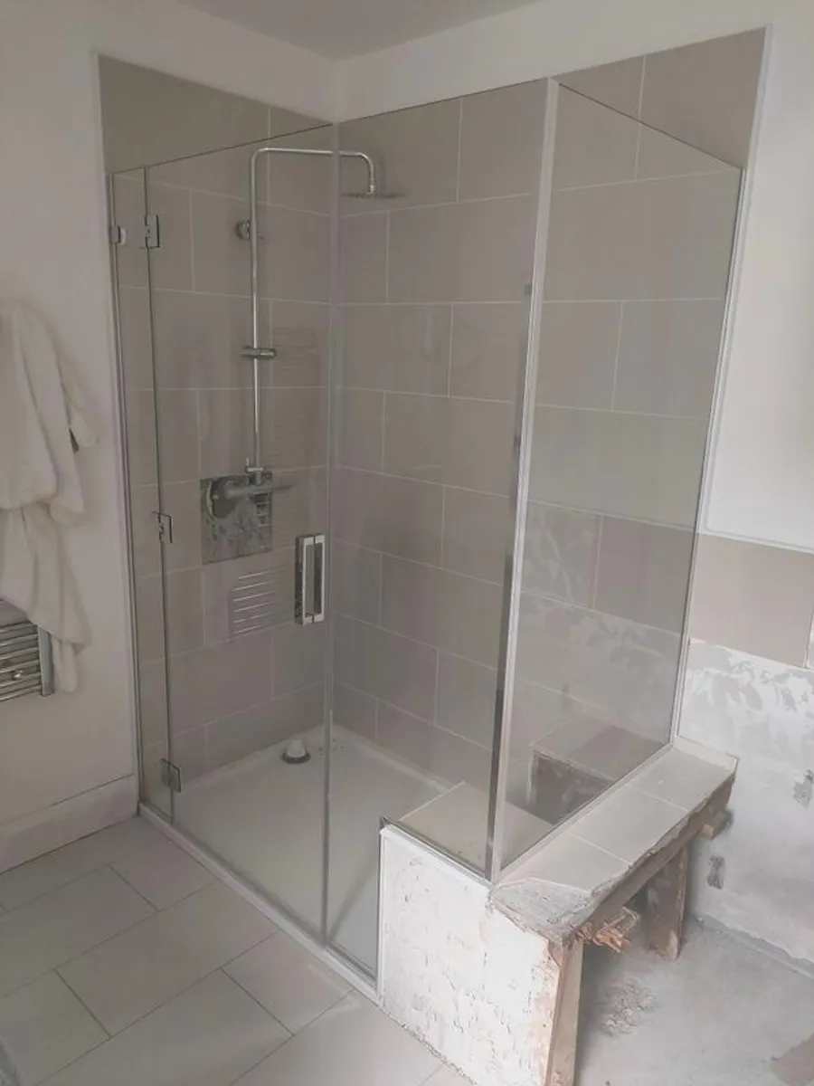 Bathroom glass shower unit, shower tray and bath tub - Image 1