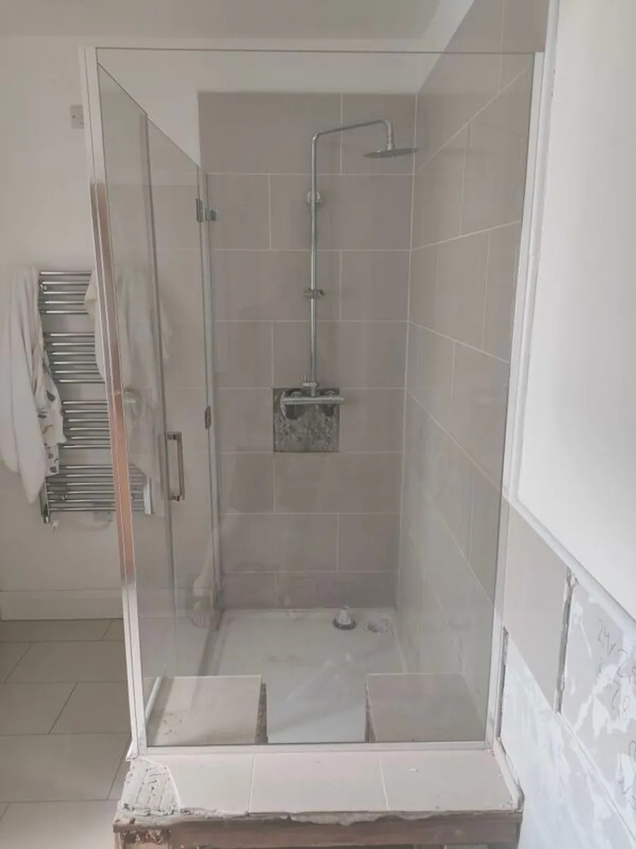 Bathroom glass shower unit, shower tray and bath tub - Image 2