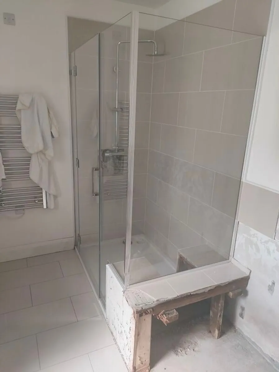 Bathroom glass shower unit, shower tray and bath tub - Image 3