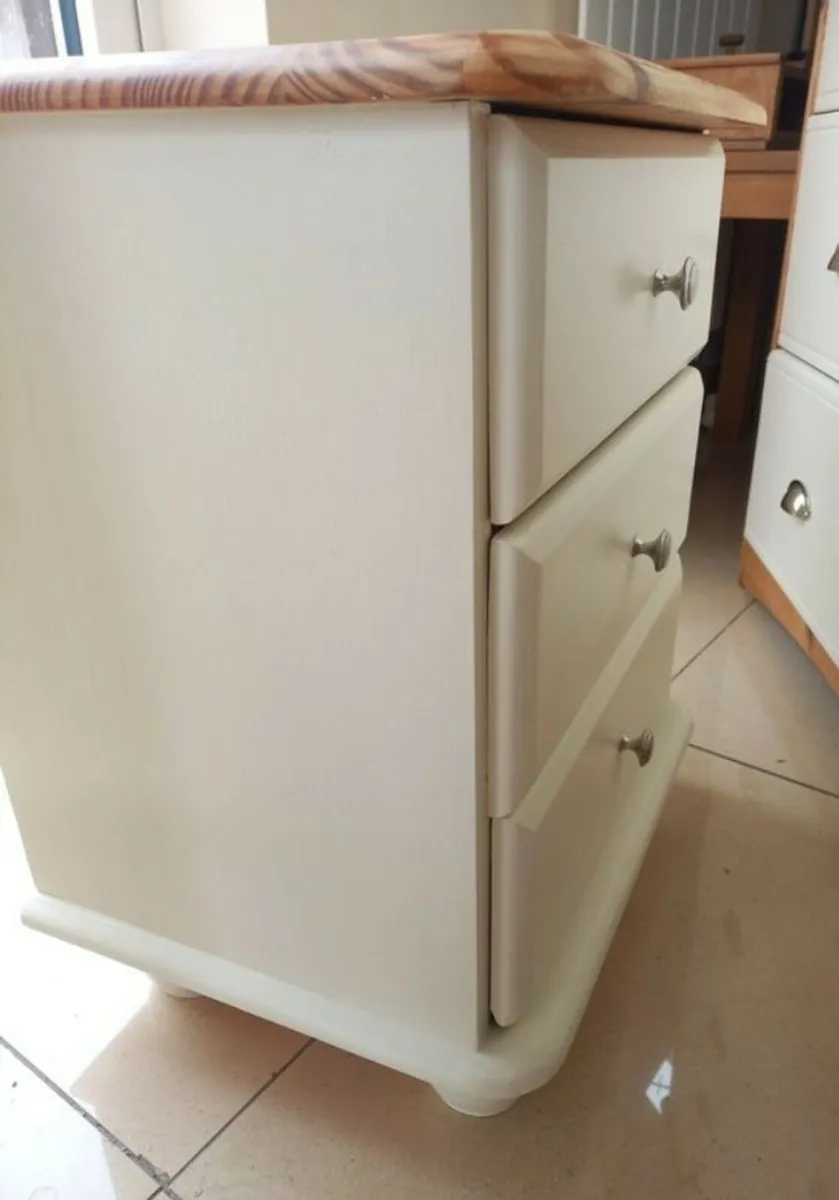 Locker - Image 4