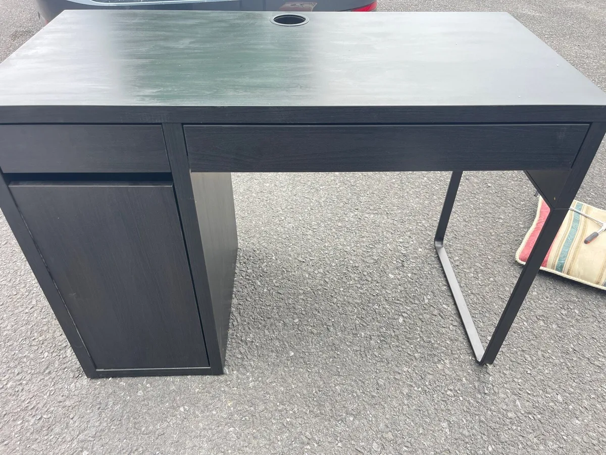 Black desk - Image 1