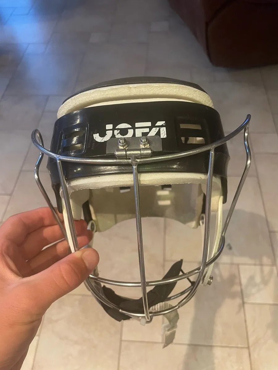 Oldstyle hurling helmet - Image 1