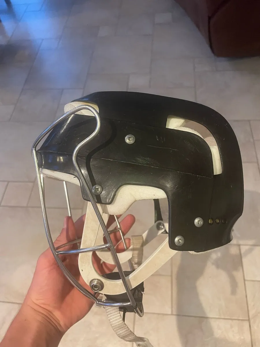 Oldstyle hurling helmet - Image 2