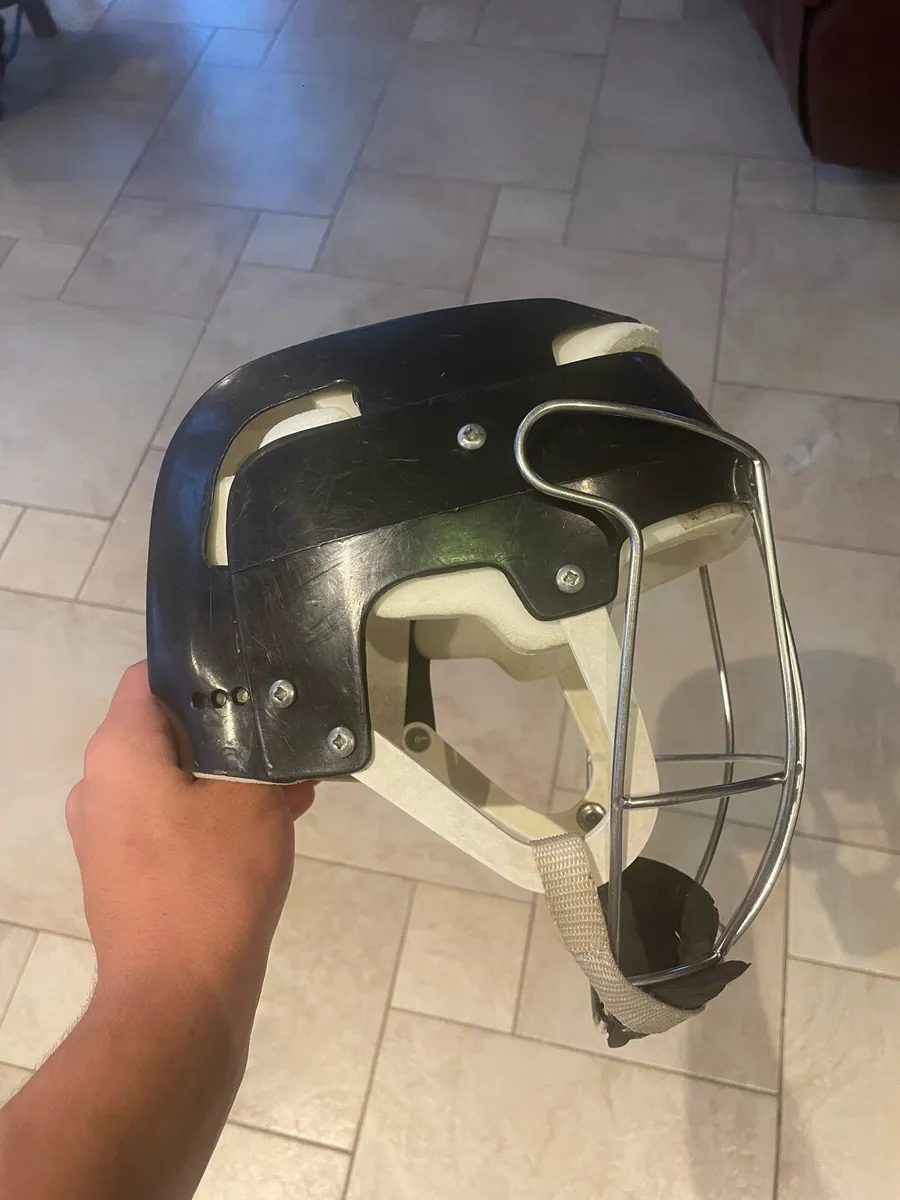 Oldstyle hurling helmet - Image 3