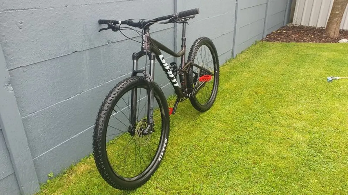Giant stance - Image 3