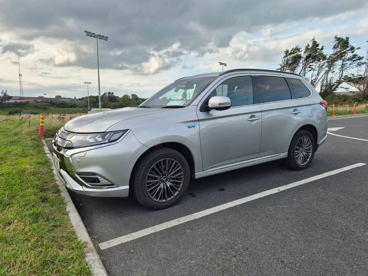 Mitsubishi Outlander - Image 1