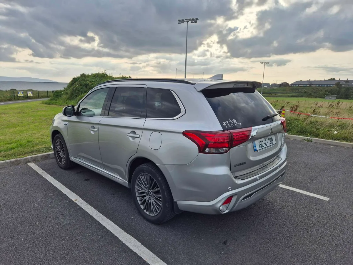 Mitsubishi Outlander - Image 2