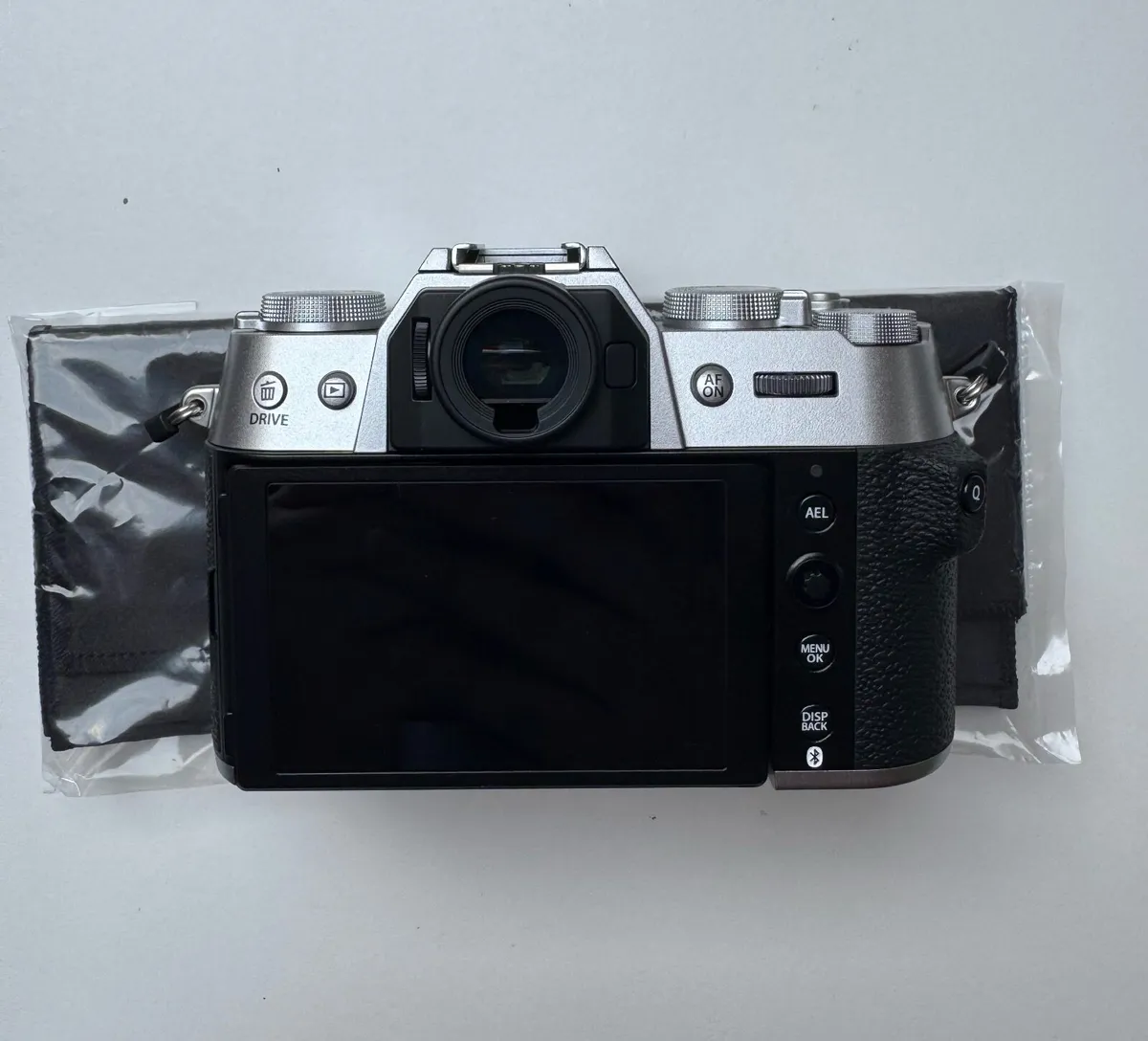 Fujifilm X-T50 camera with two lenses - Image 3