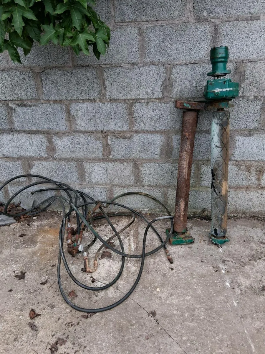 Hydraulic pump and rollers. - Image 1