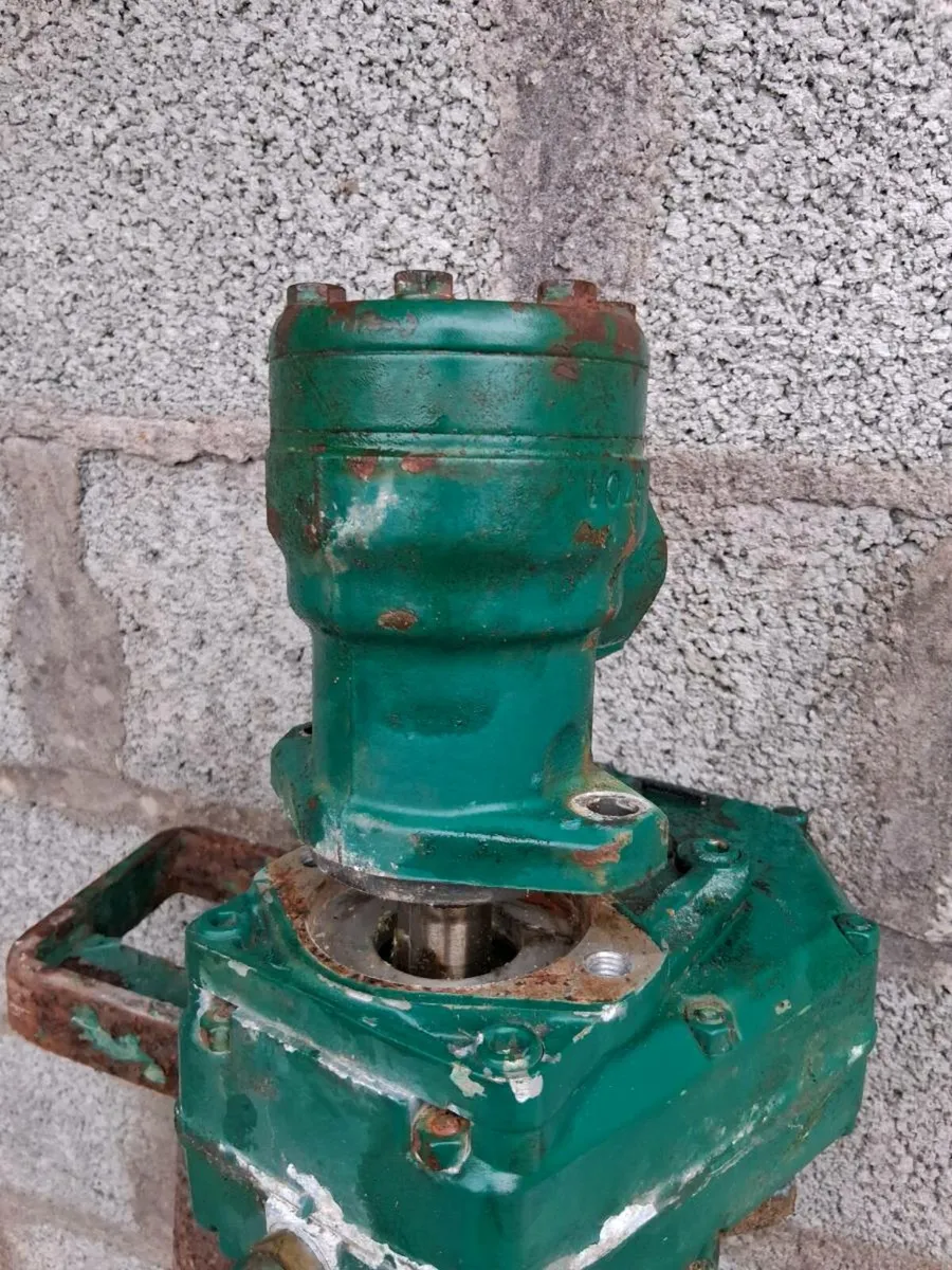 Hydraulic pump and rollers. - Image 2
