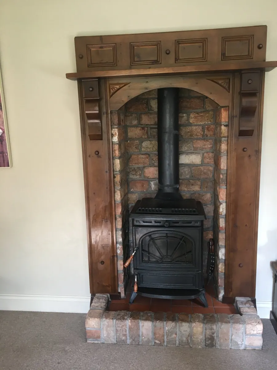 Stanley Erin stove with surround.. - Image 2