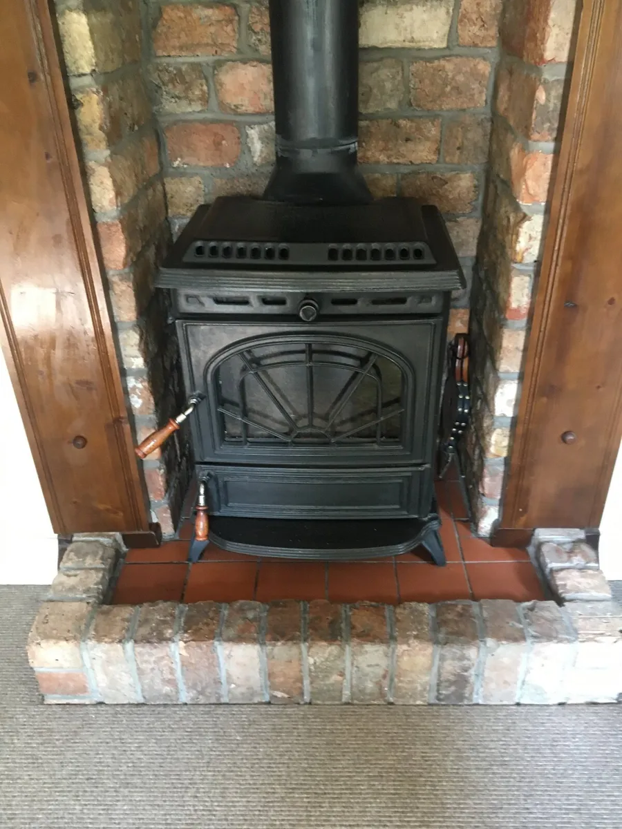 Stanley Erin stove with surround.. - Image 3