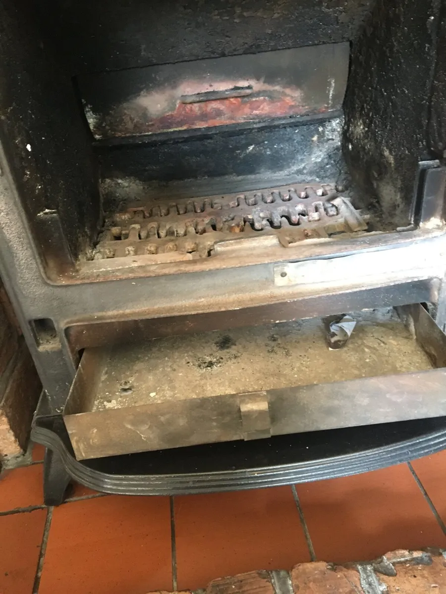 Stanley Erin stove with surround.. - Image 4