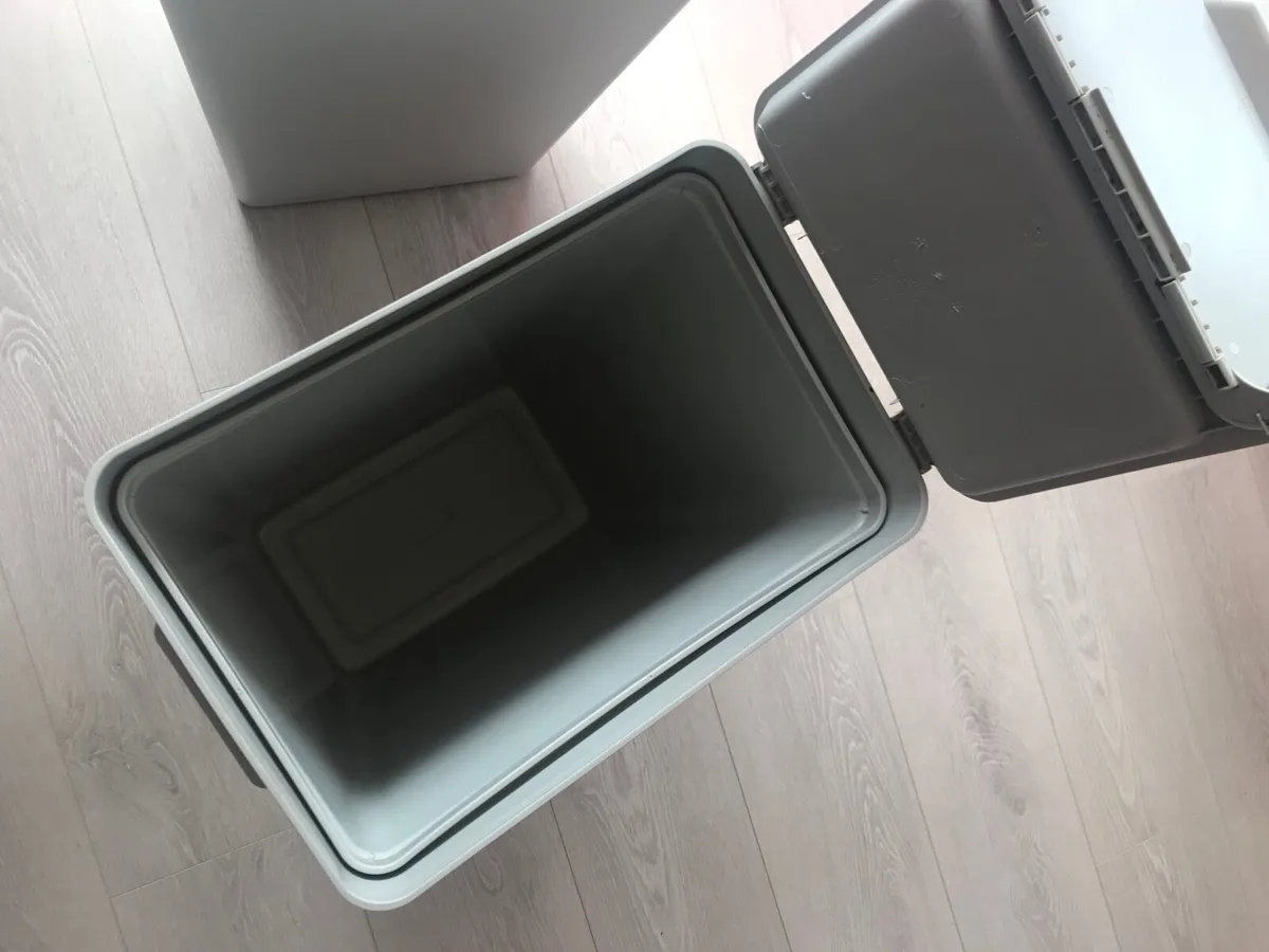 2 bins with lid from IKEA (HALLBAR) - Image 4