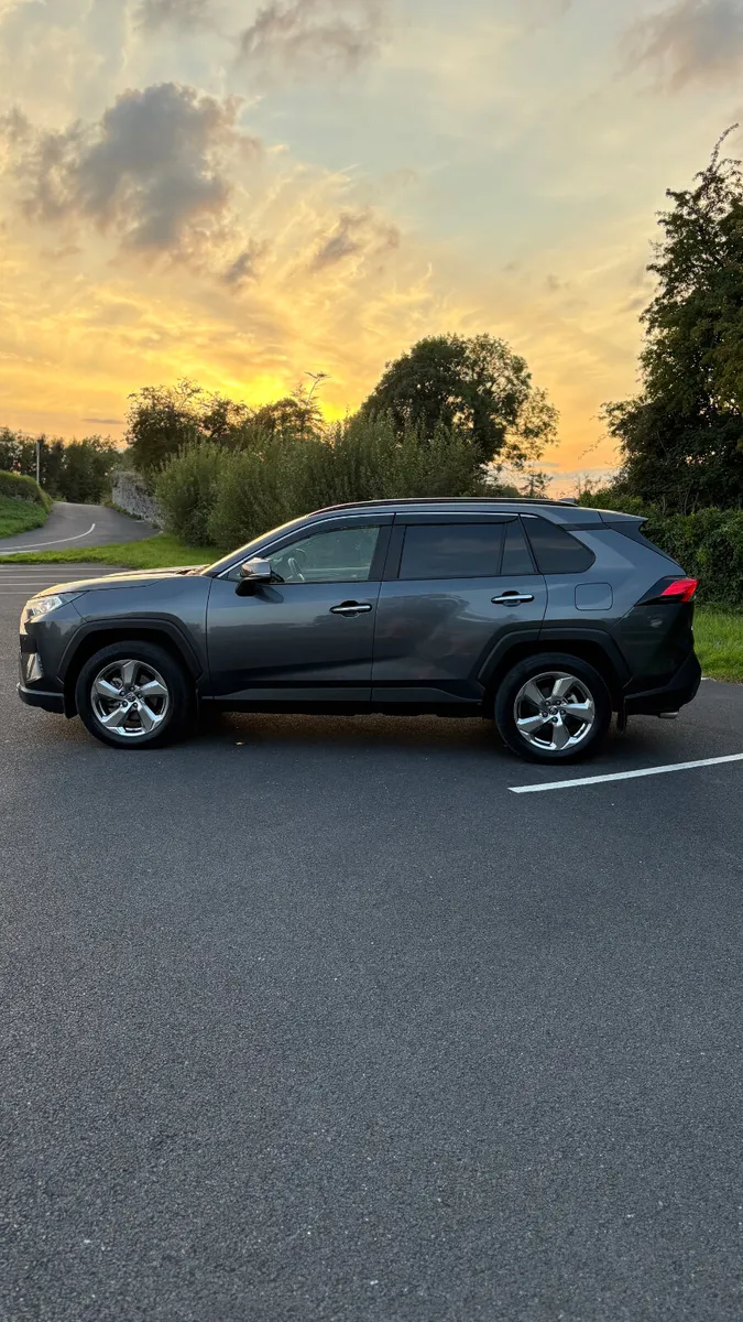 Toyota RAV4 2021 - Image 2