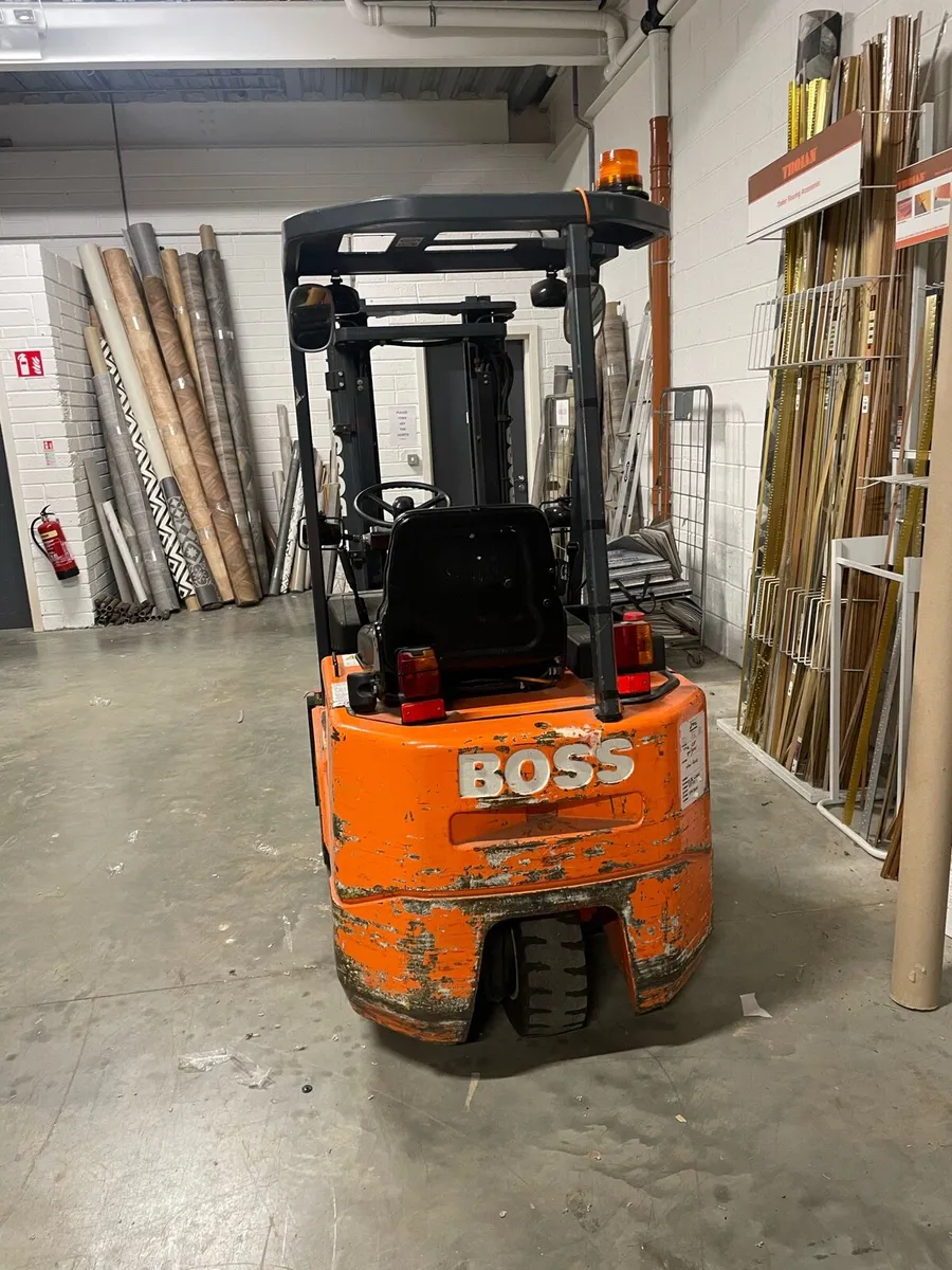 Electric Forklift - Image 2