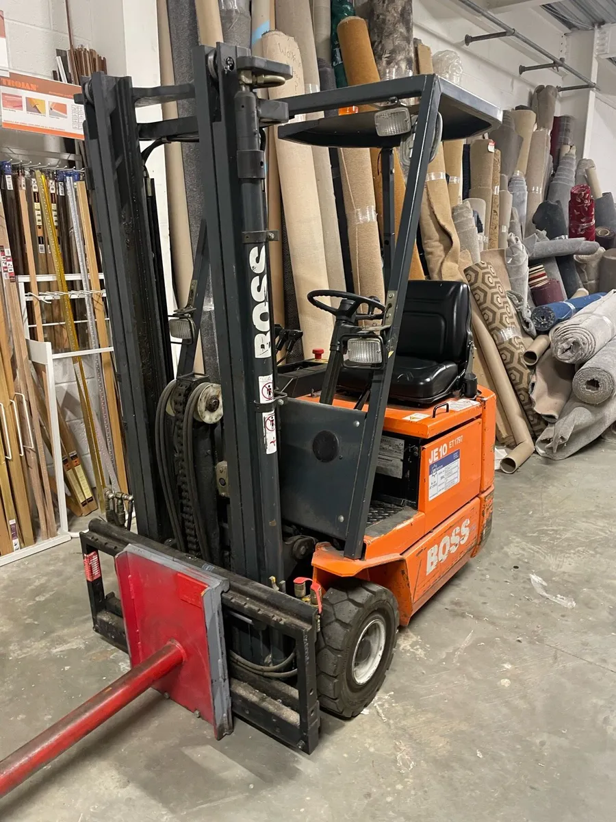 Electric Forklift - Image 3