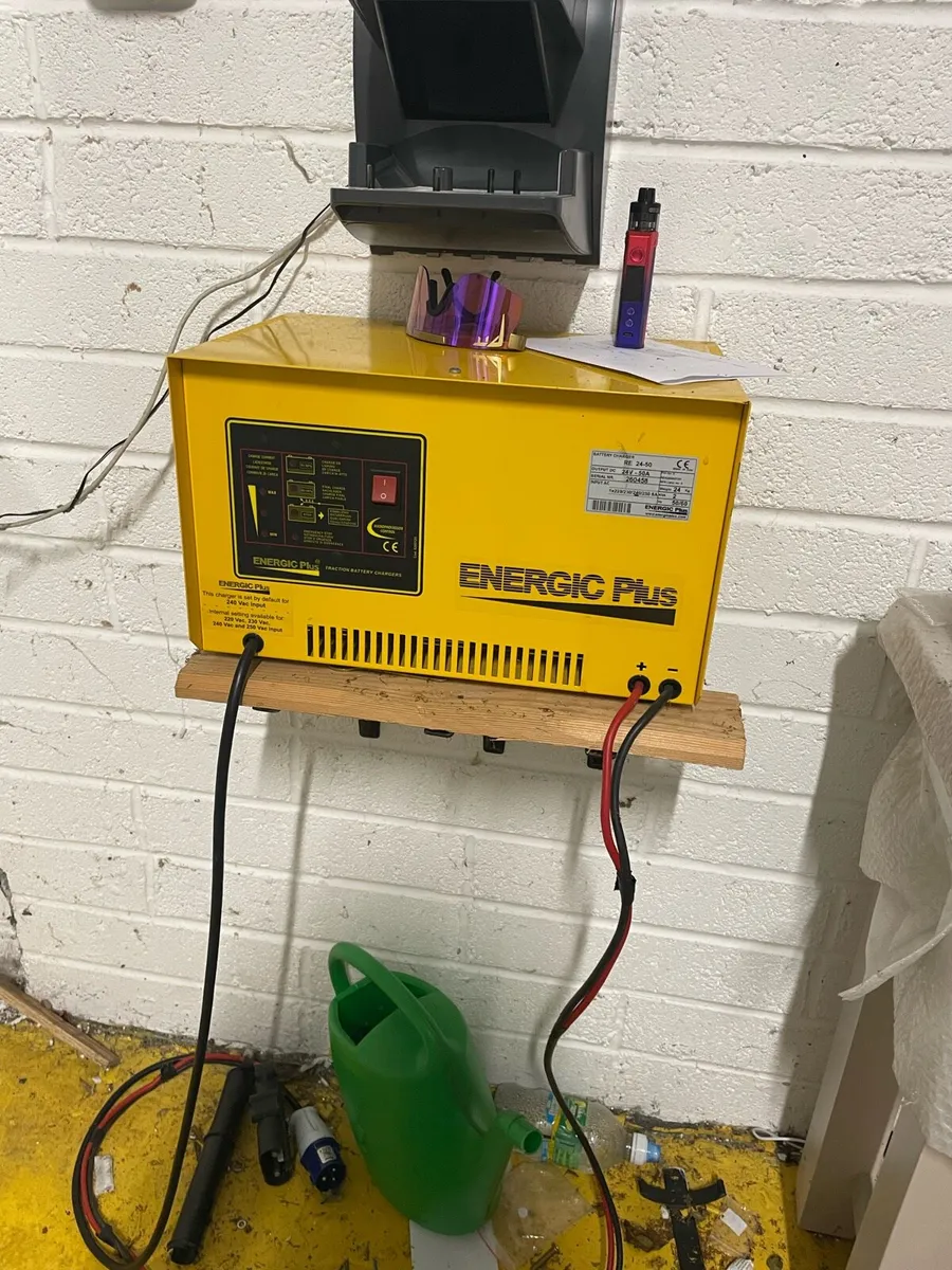 Electric Forklift - Image 4