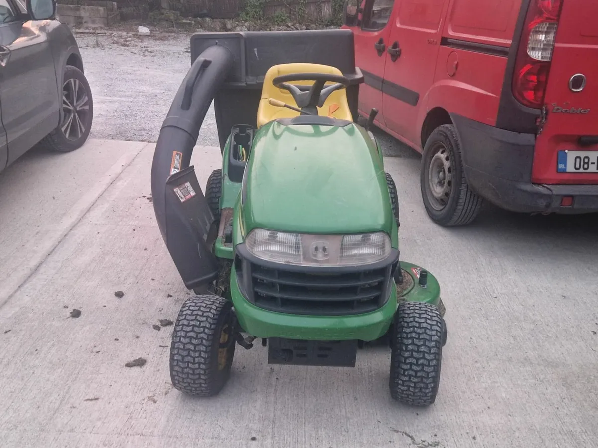 Ride on lawnmower - Image 1