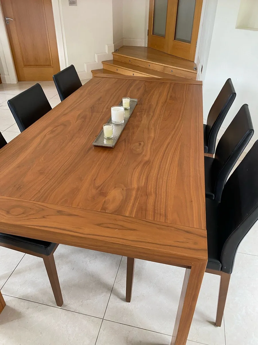 Extendable Diningroom table & 6 Leather chairs - Image 3