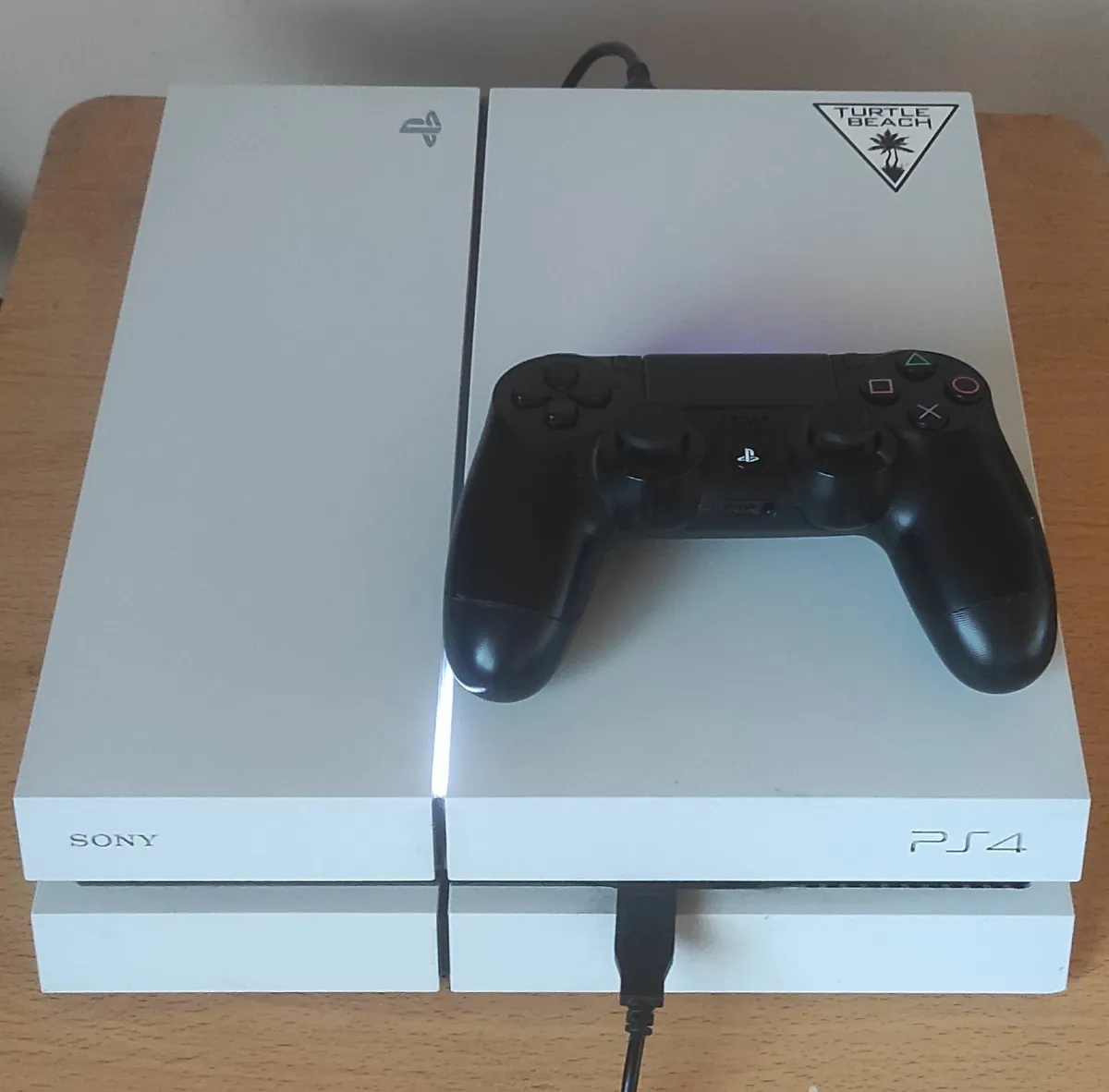 PlayStation 4 White - Image 1