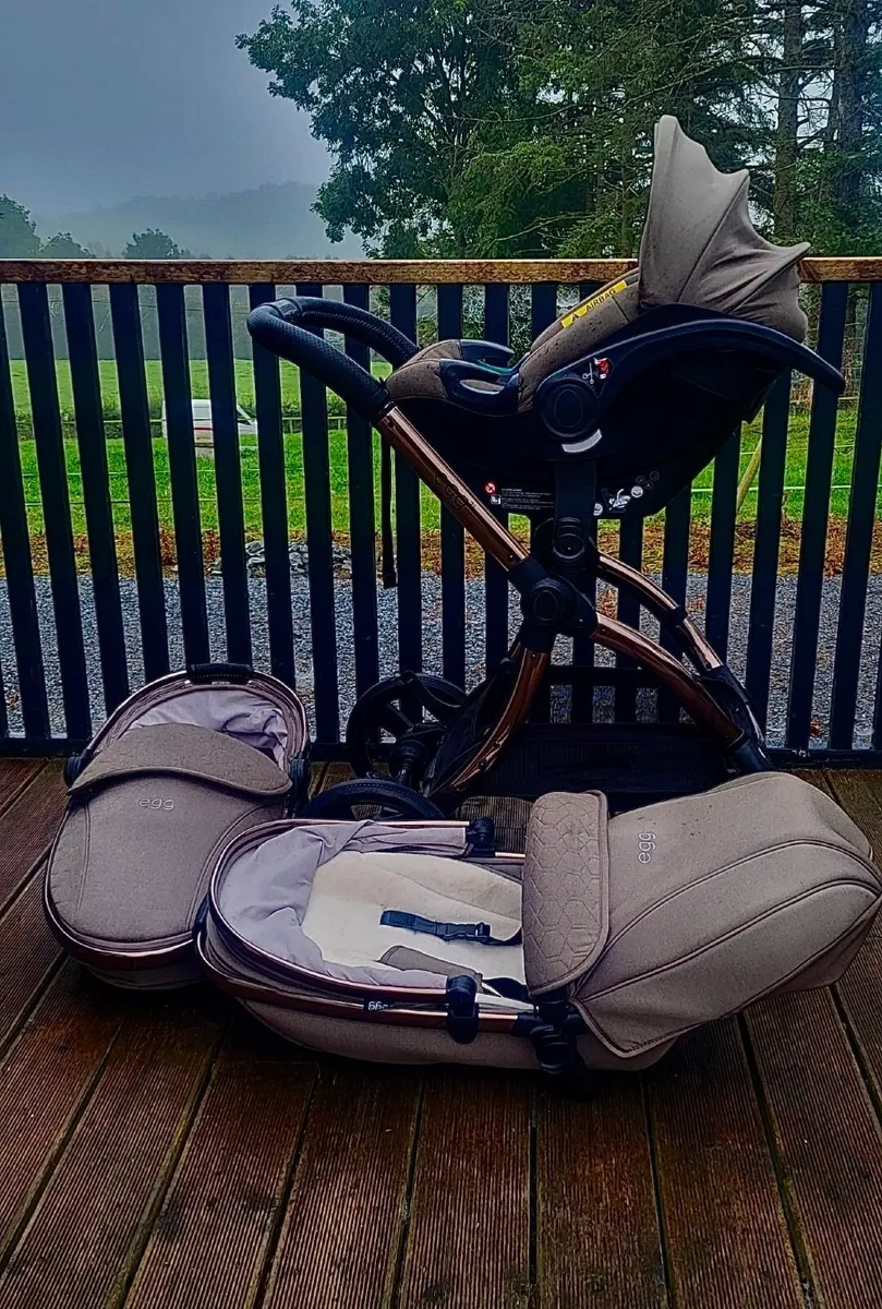 Mink Egg Pram bundle with Music swing chair - Image 1