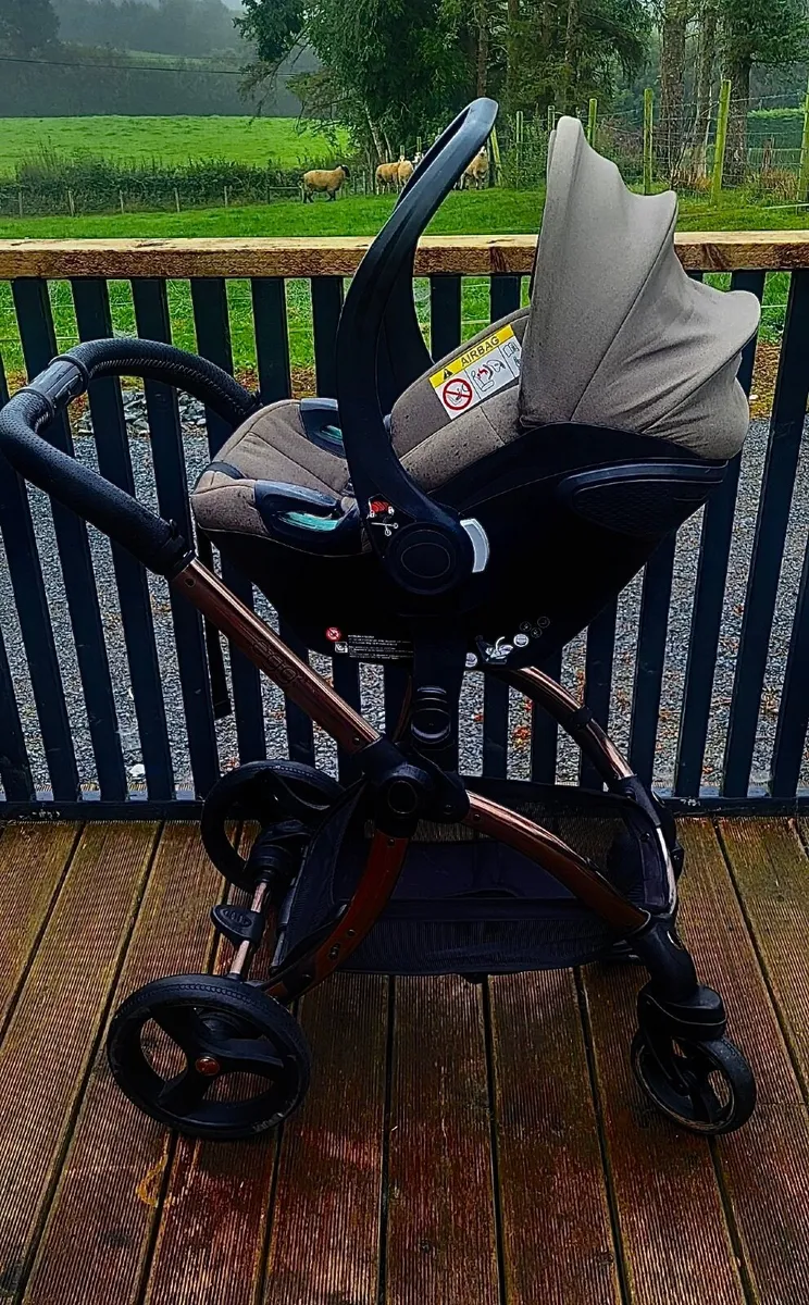 Mink Egg Pram bundle with Music swing chair - Image 3
