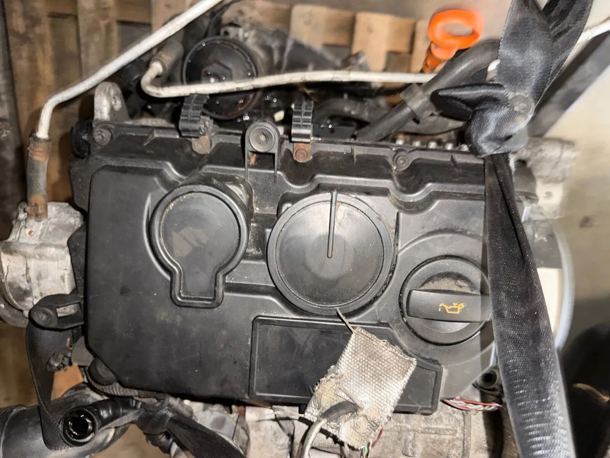 Caddy passat golf engine BLS - Image 1