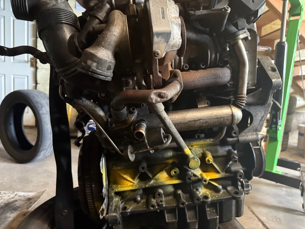 Caddy passat golf engine BLS - Image 4