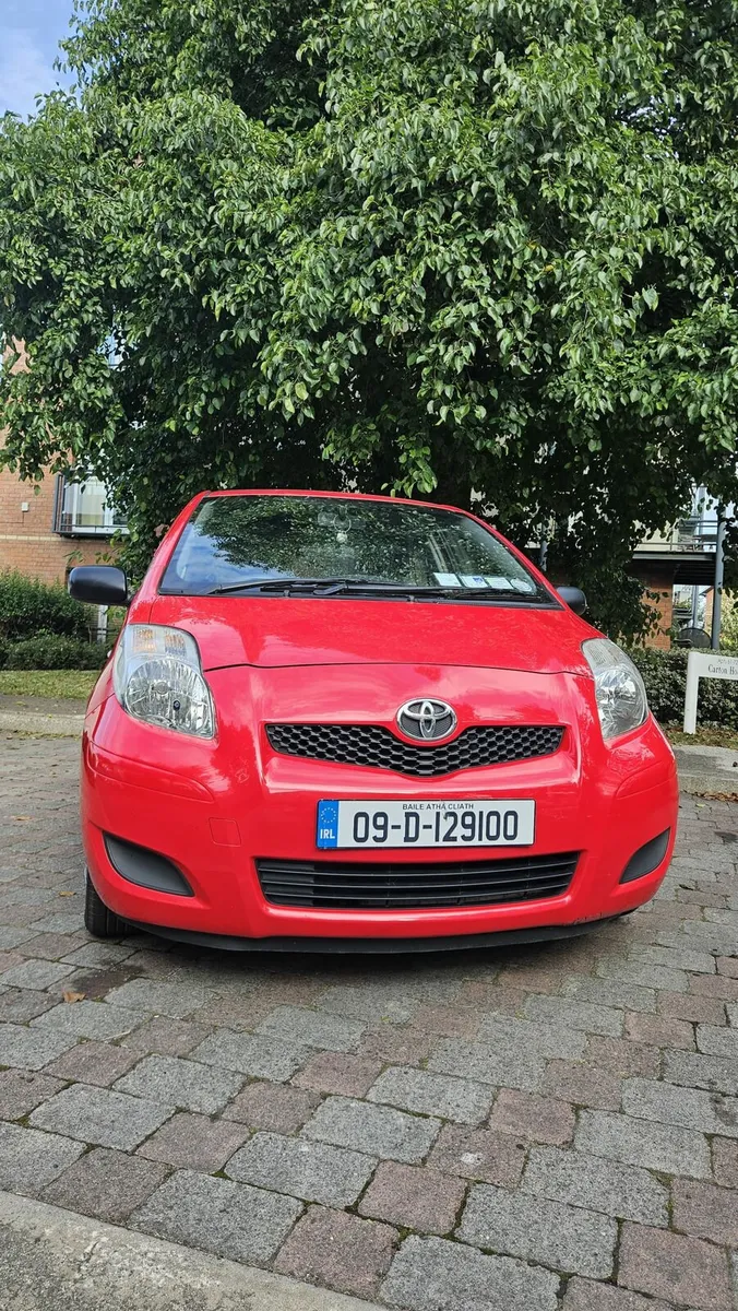 🚗 For Sale: Toyota Yaris 2009 – Red - Image 3