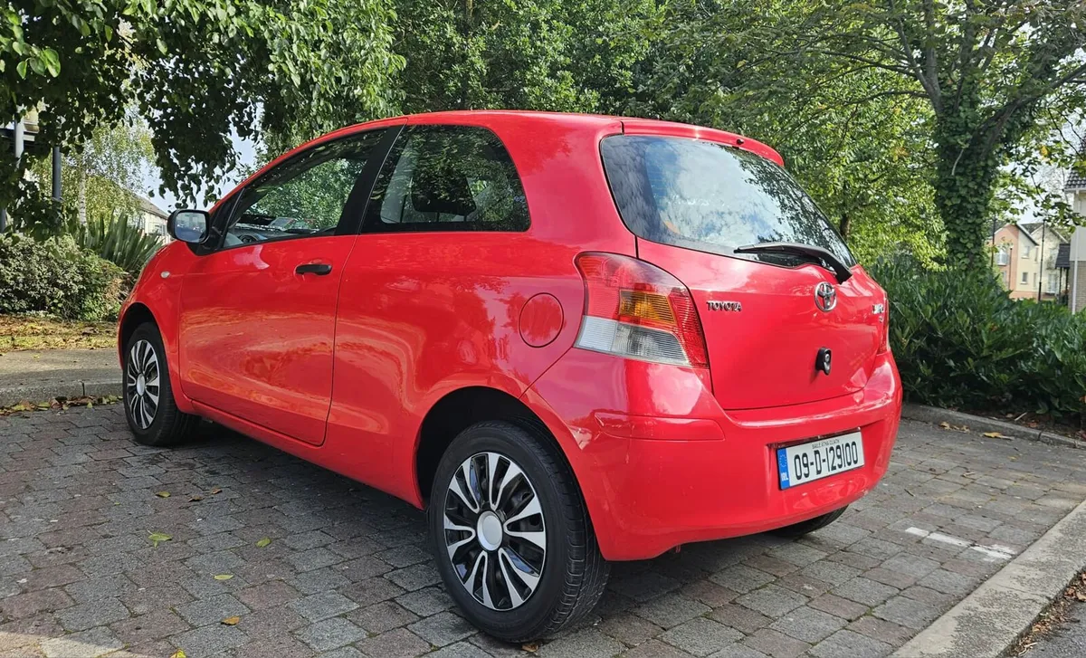 🚗 For Sale: Toyota Yaris 2009 – Red - Image 4