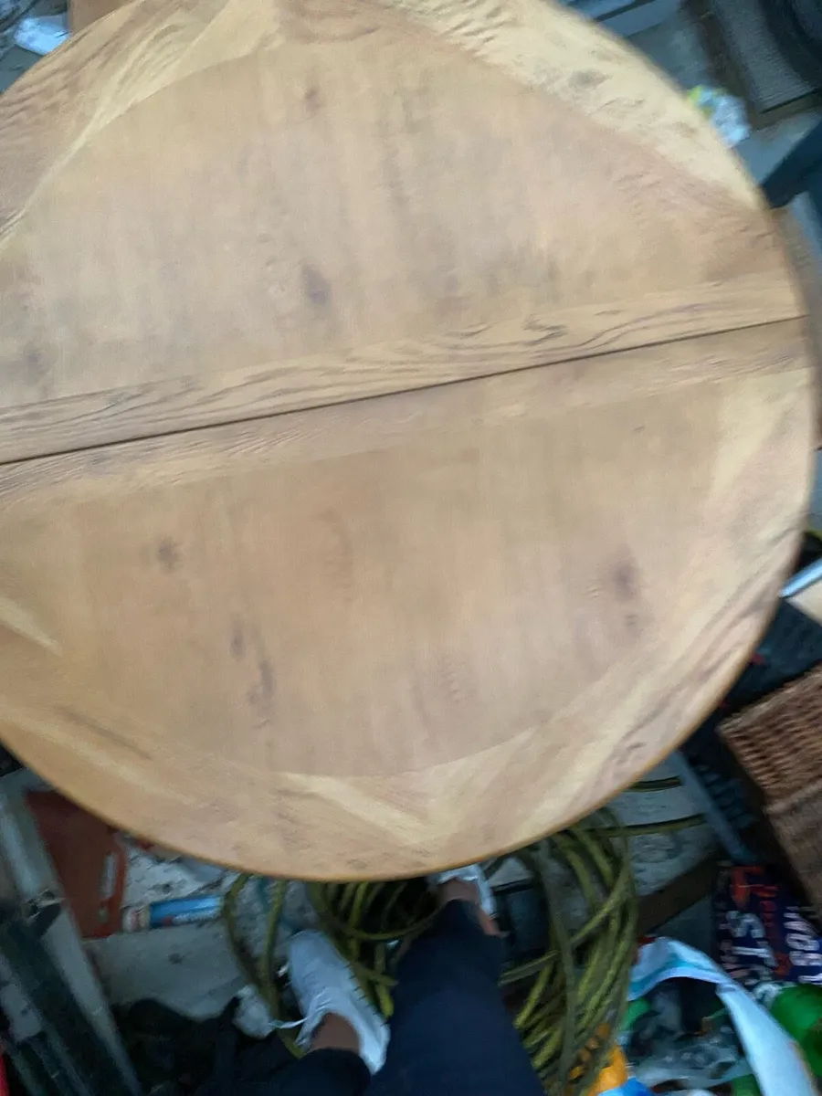Solid oak dining table with 4 matching chairs - Image 3