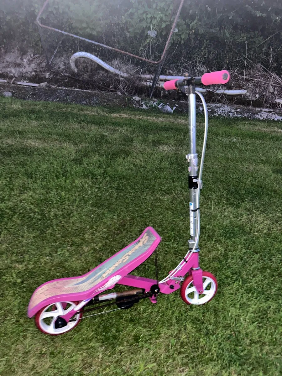 pink space scooter - Image 1
