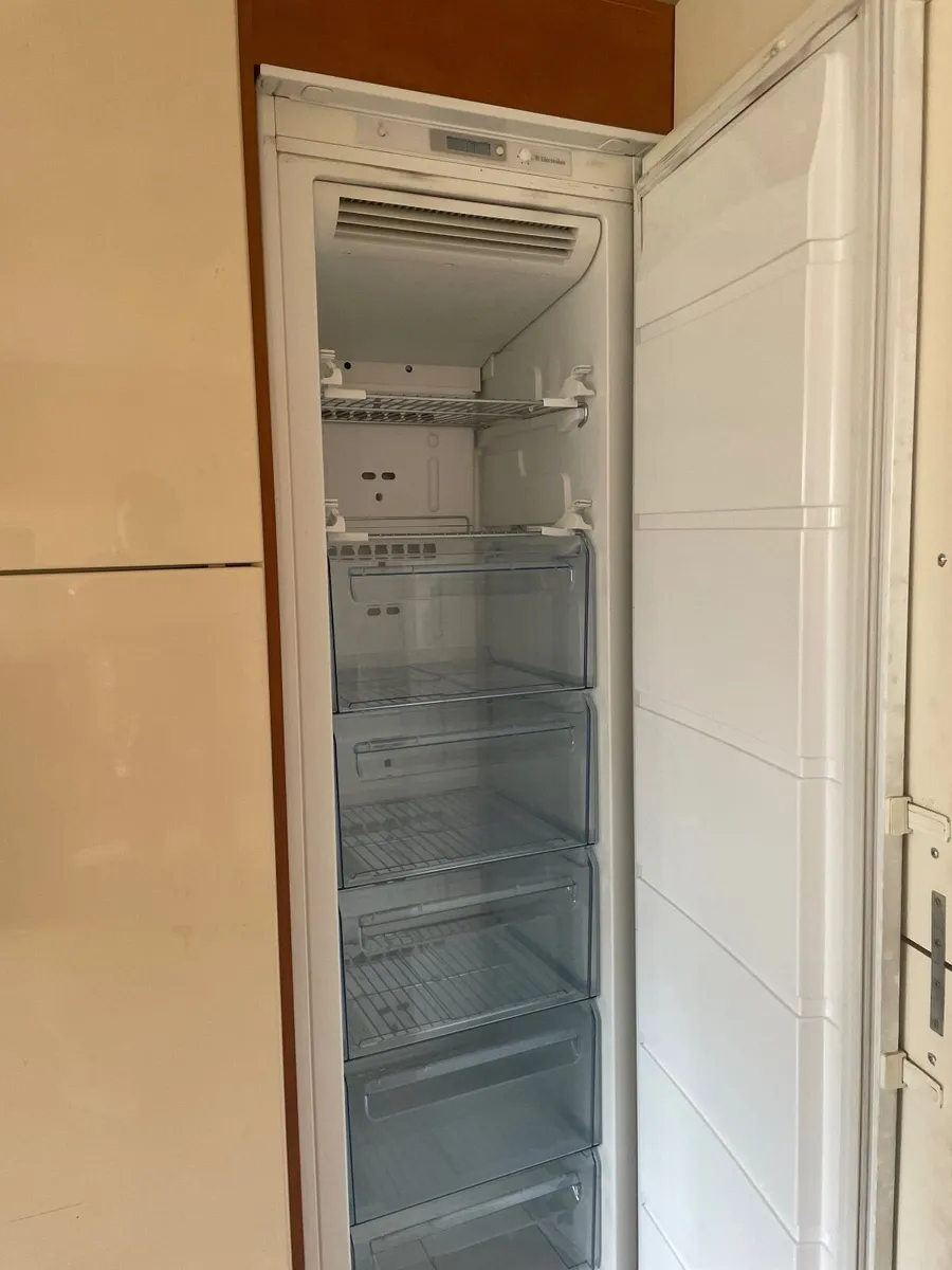 Electrolux Integrated Freezer - Image 2