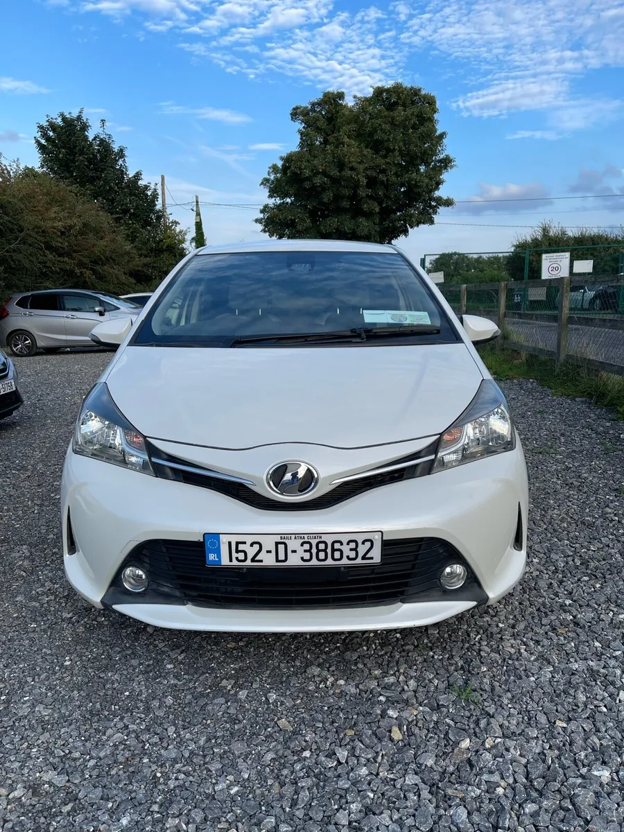 2015 Toyota (Yaris)Vitz 1.3 Automatic Low kms - Image 1