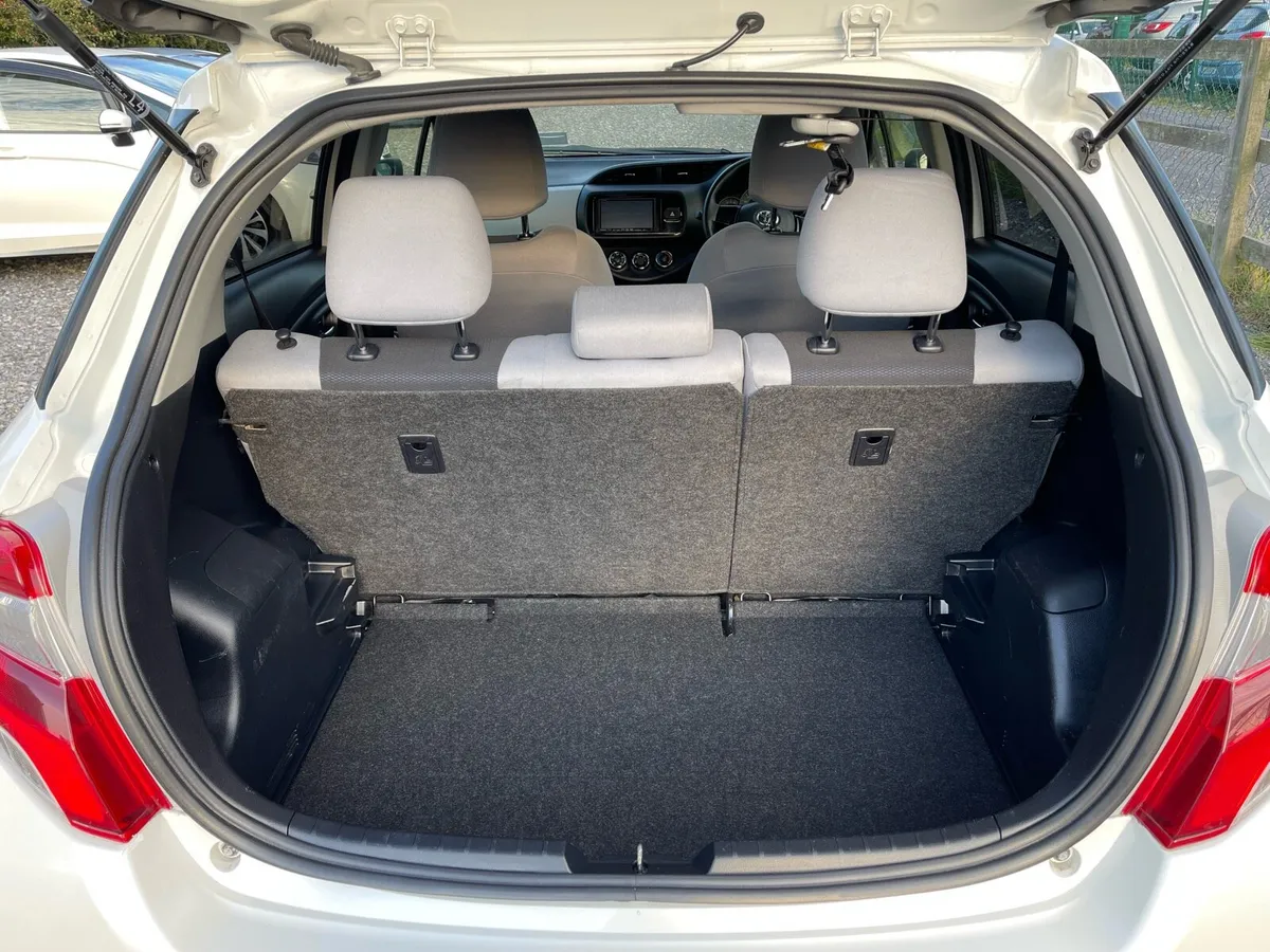 2015 Toyota (Yaris)Vitz 1.3 Automatic Low kms - Image 2