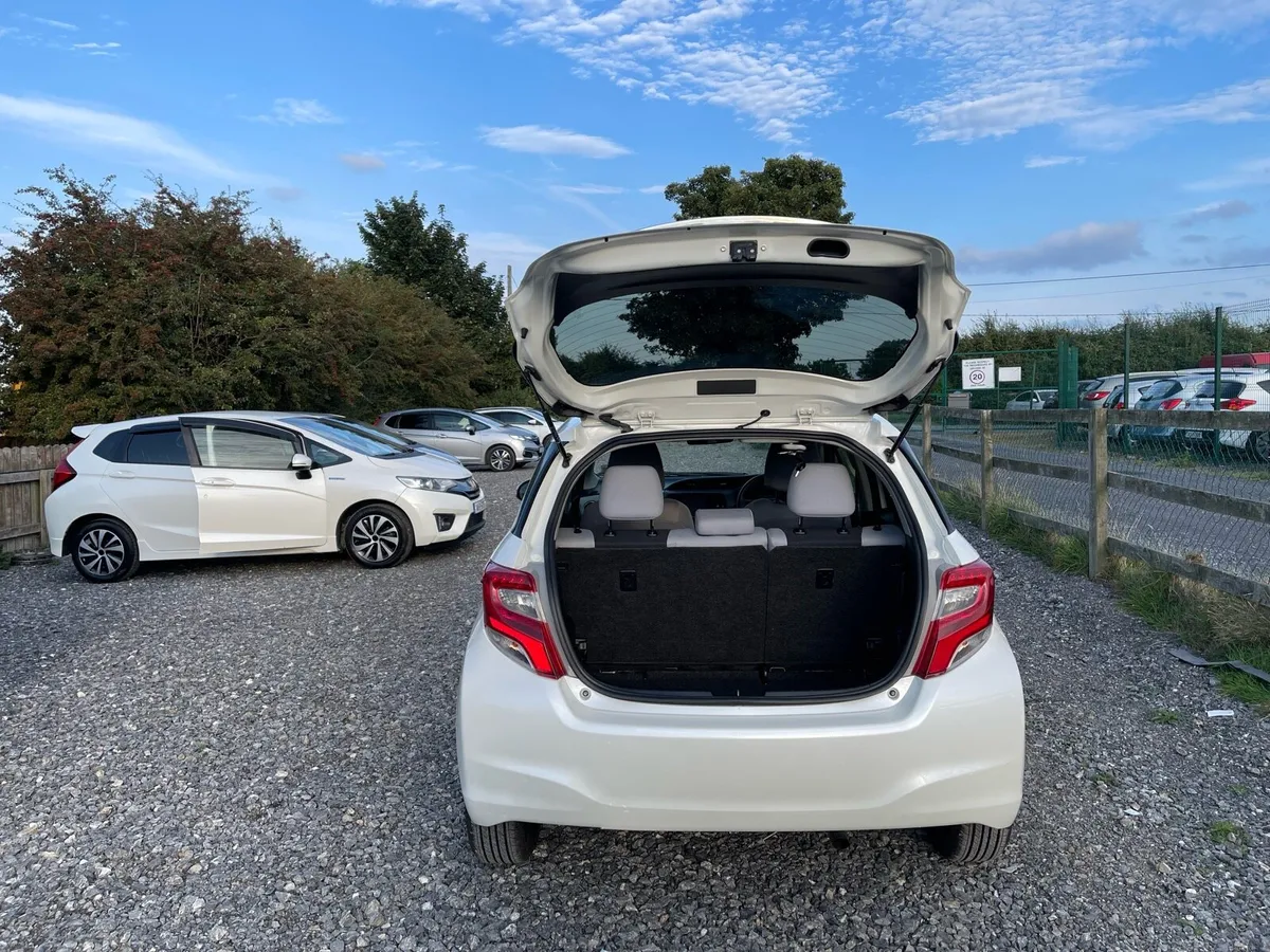 2015 Toyota (Yaris)Vitz 1.3 Automatic Low kms - Image 3