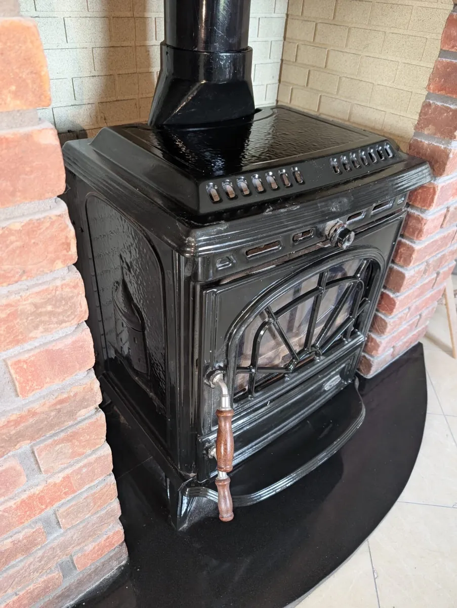 Stanley Stove - Image 1