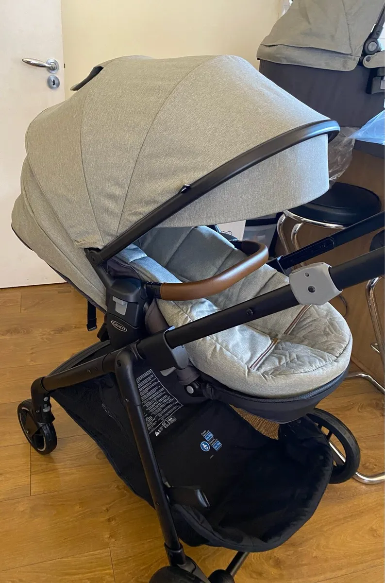 Graco Near2Me 3-in-1 Travel System Bundle - Image 1