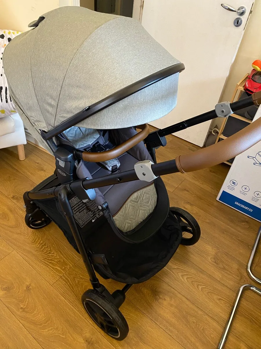 Graco Near2Me 3-in-1 Travel System Bundle - Image 2