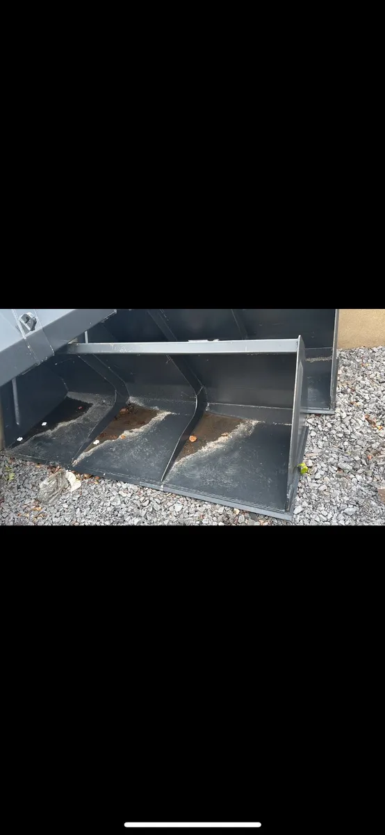 Buckets, Euro Head €640 - Image 3