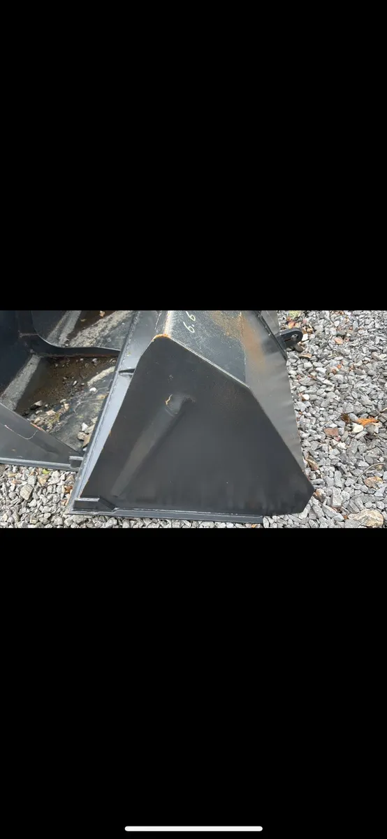 Buckets, Euro Head €640 - Image 4