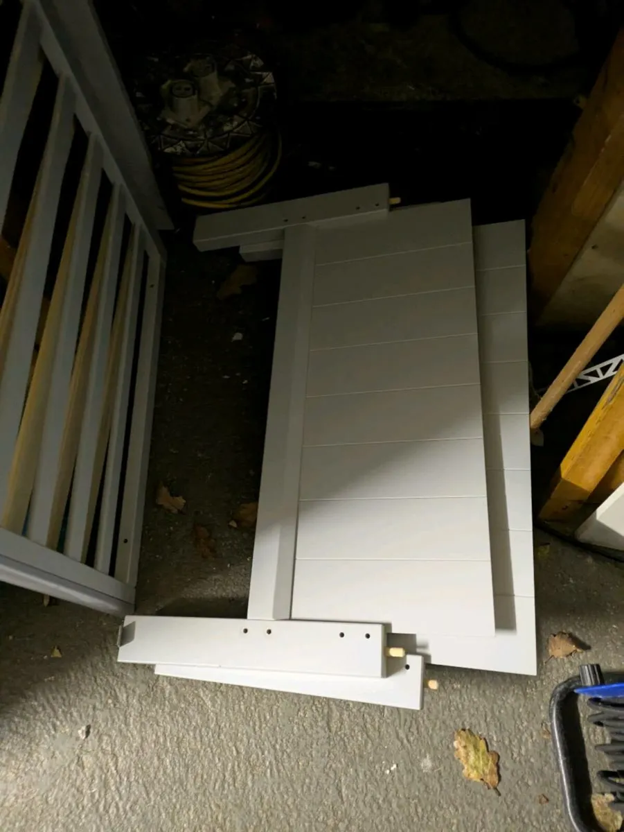Sorrento cot bed - Image 3