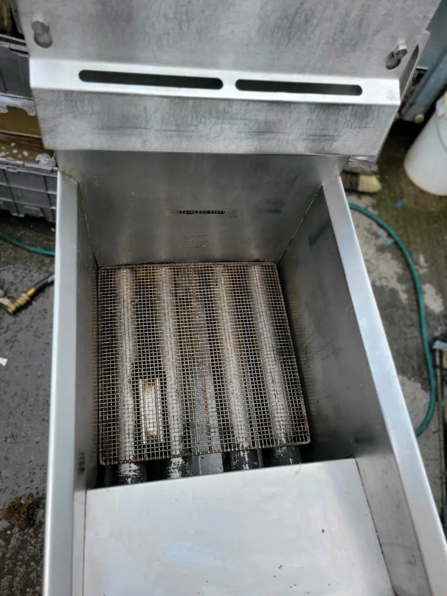 Fryer LP GAS (Cylinder)4 Burner Fryer CECILWARE - Image 4