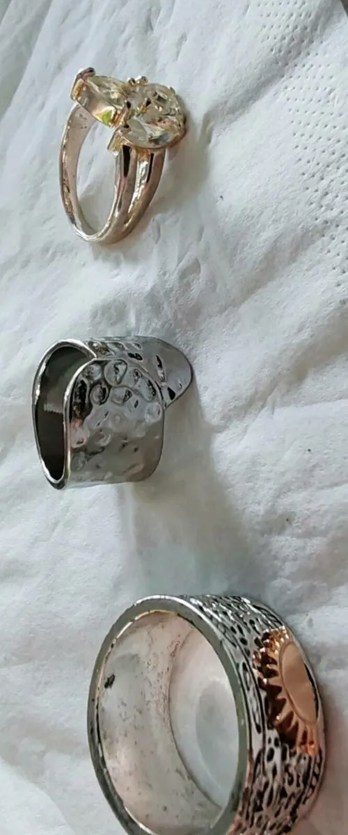 3 retro costume rings - Image 1