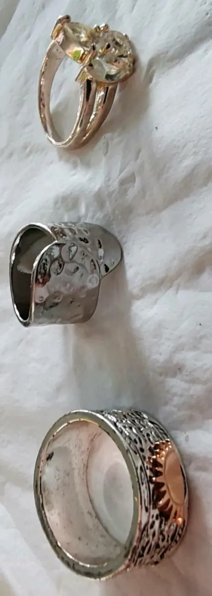 3 retro costume rings - Image 2