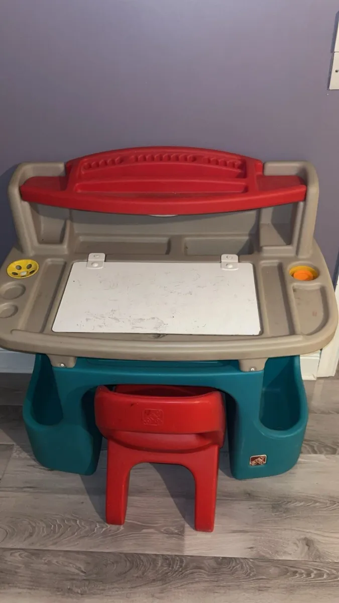 kids table - Image 1