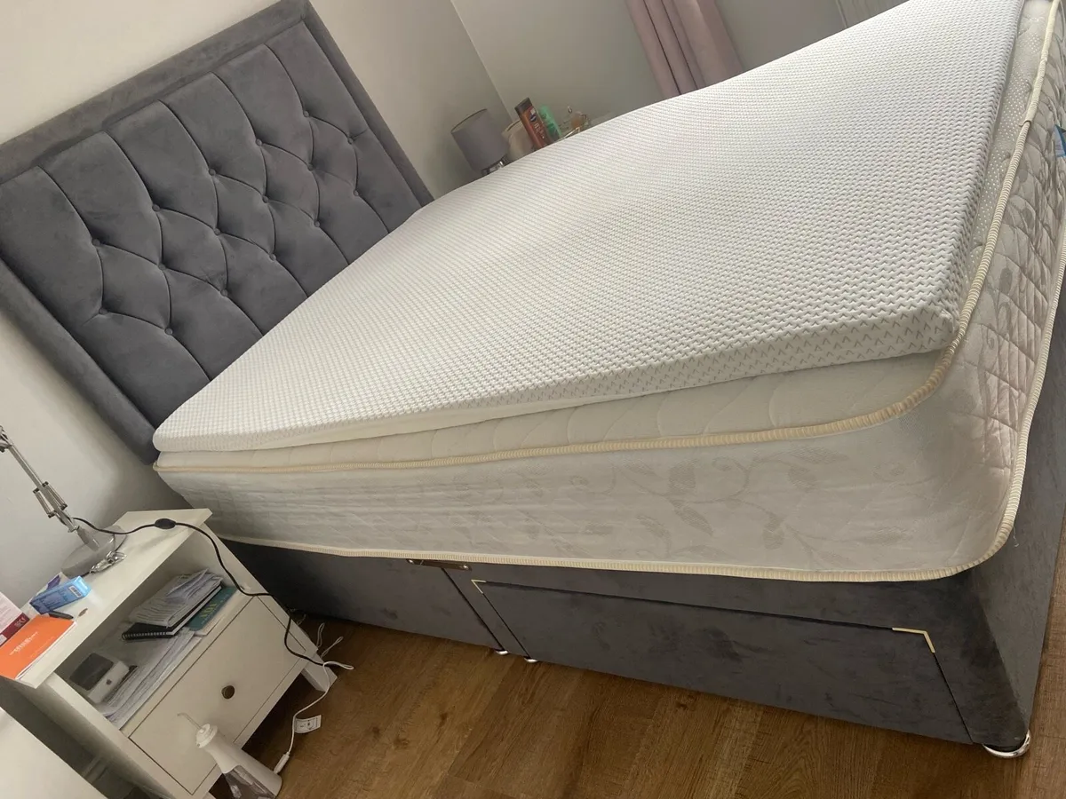Double bed with frame and matress - Image 2