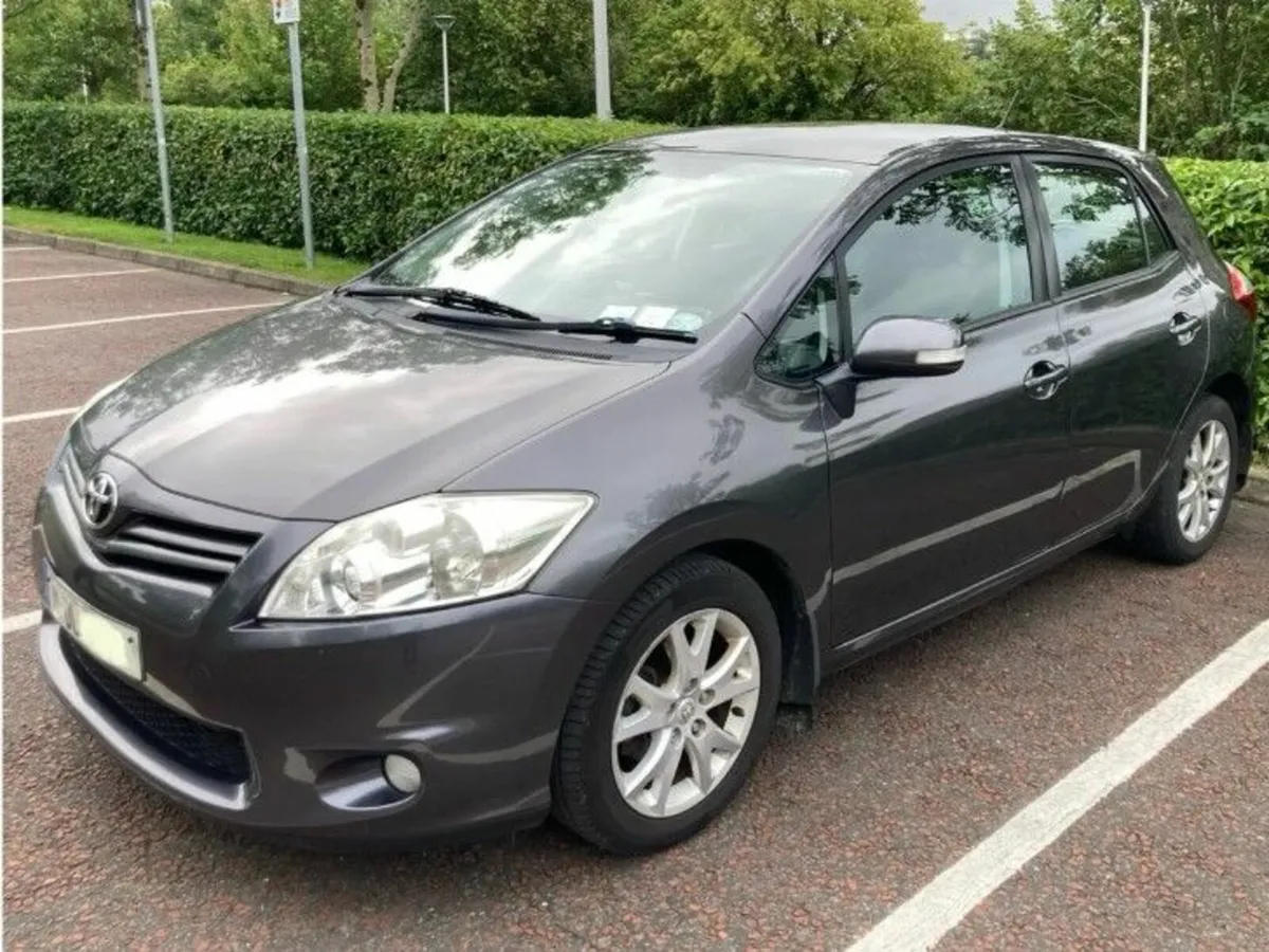 *VERY LOW MILAGE* Toyota Auris - Image 2