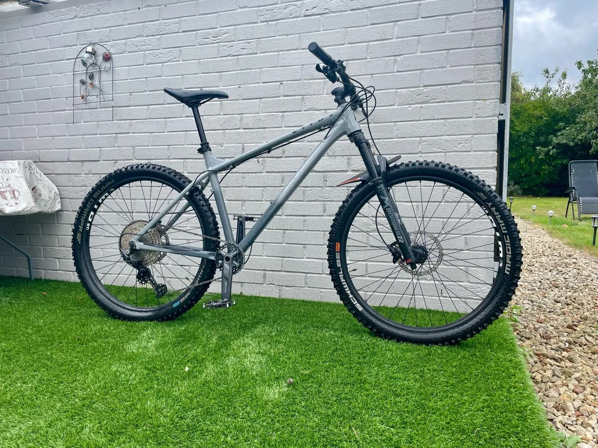 Vitus Sentier 27 VR Mountain Bike, Size Large - Image 1